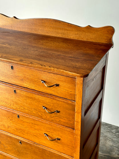 Antique Scalloped Quartersawn Golden Oak Chest of Drawers