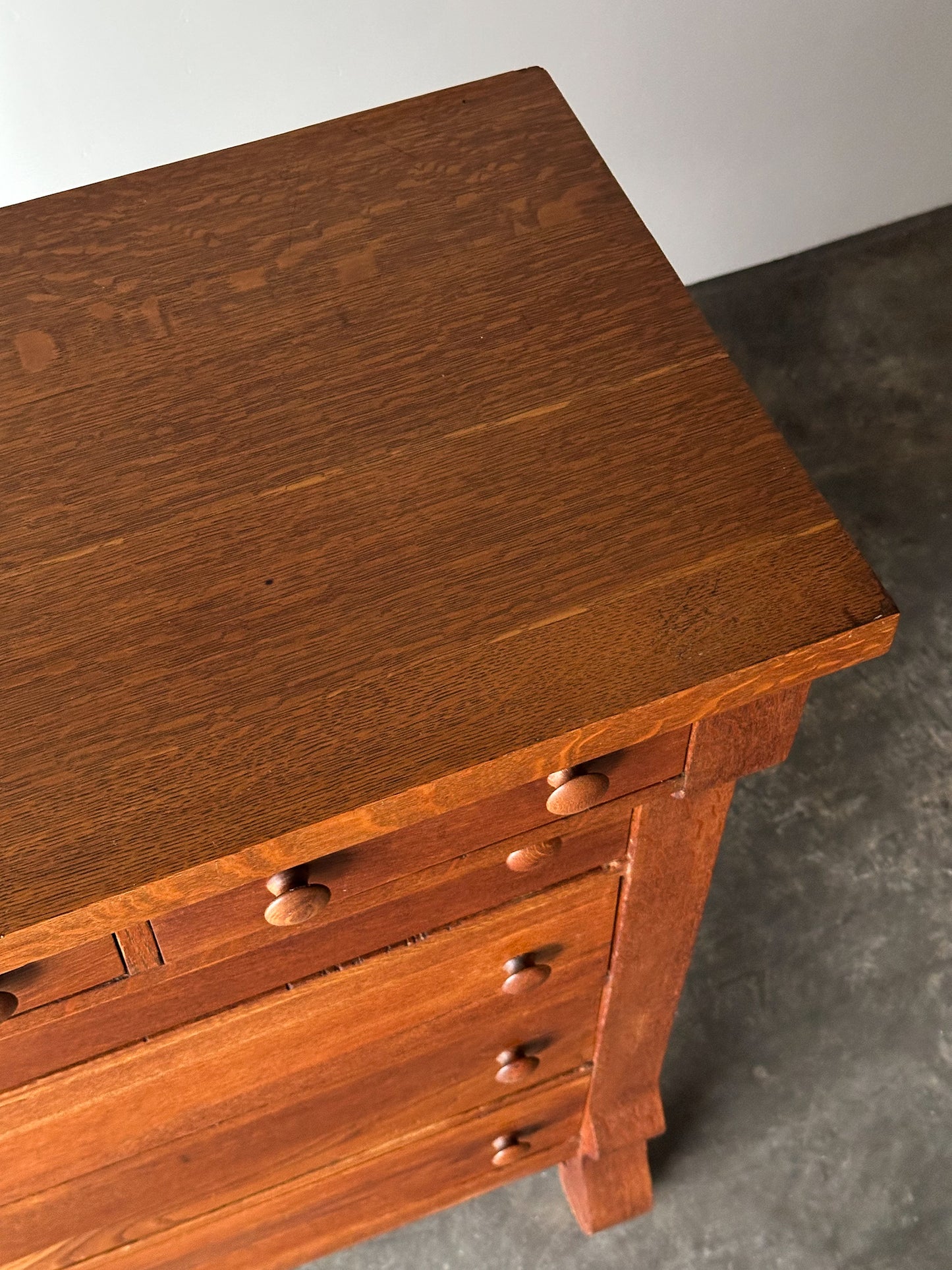 Quartersawn Oak Chest of Drawers, Turn-of-the-Century