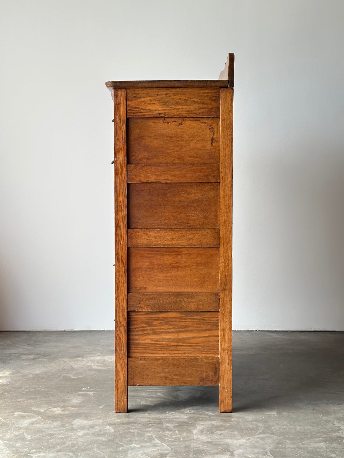 Antique Scalloped Quarter Sawn Golden Oak Chest of Drawers