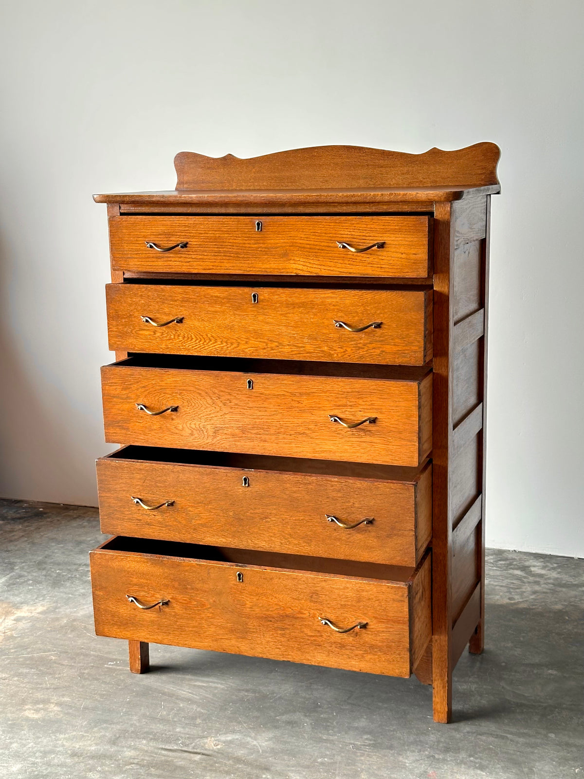 Antique Scalloped Quartersawn Golden Oak Chest of Drawers