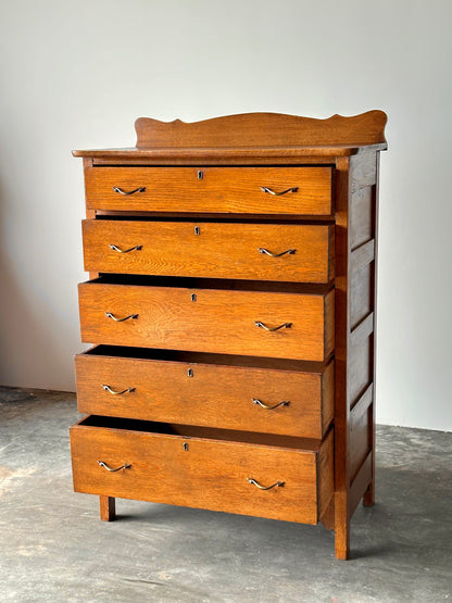 Antique Scalloped Quartersawn Golden Oak Chest of Drawers