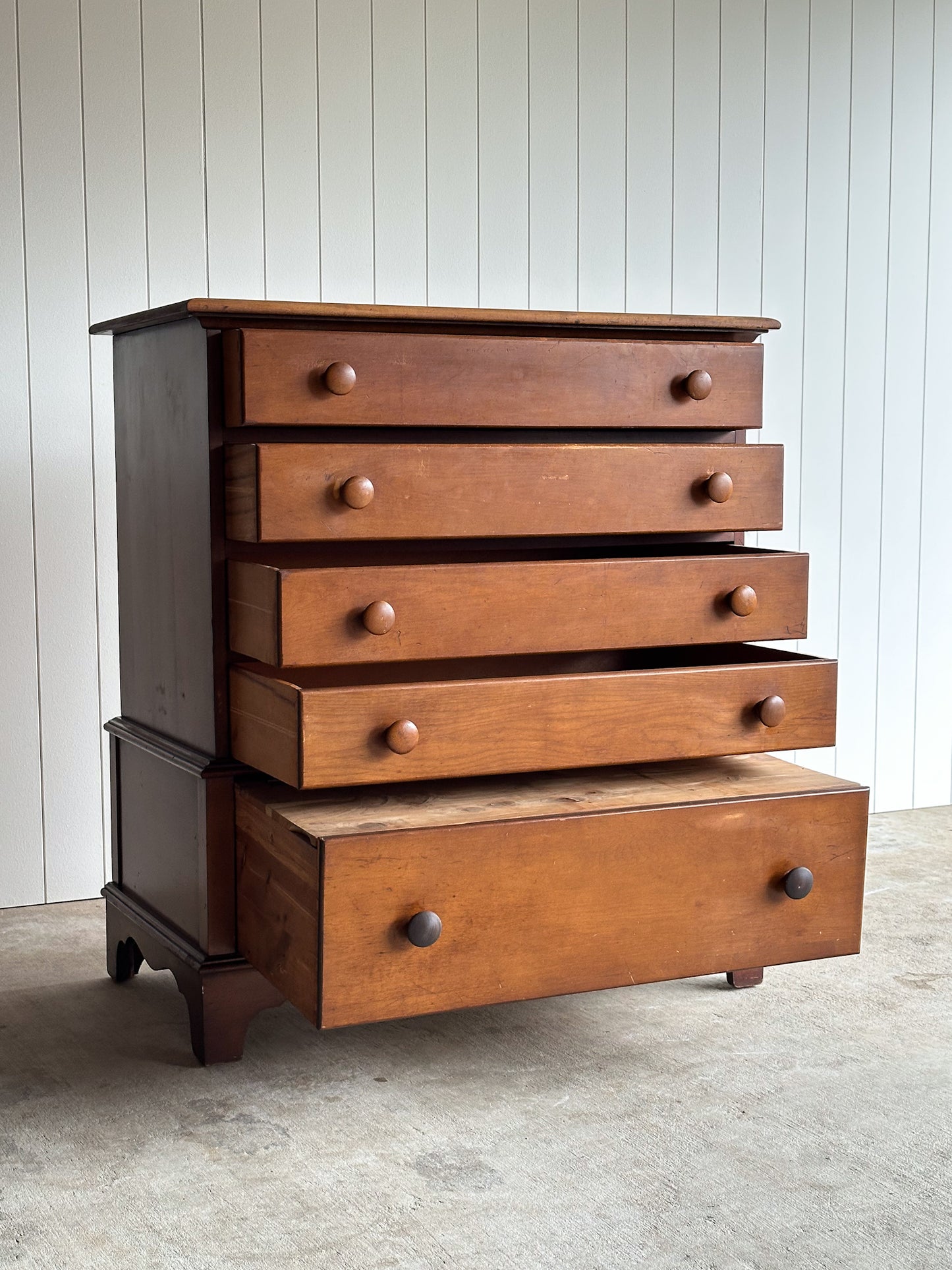 Vintage Transitional Chest of Drawers with Hidden Cedar Chest