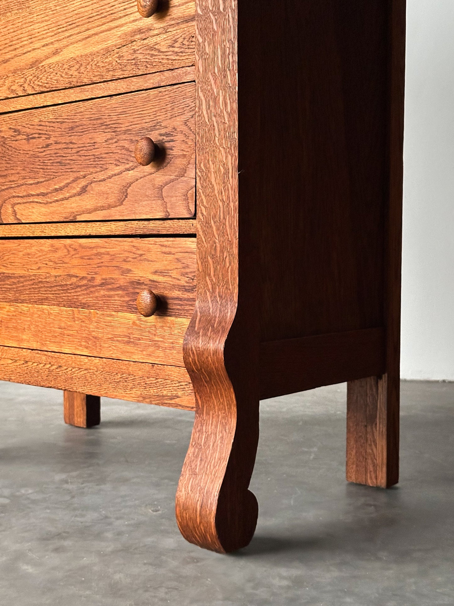 Quartersawn Oak Chest of Drawers, Turn-of-the-Century