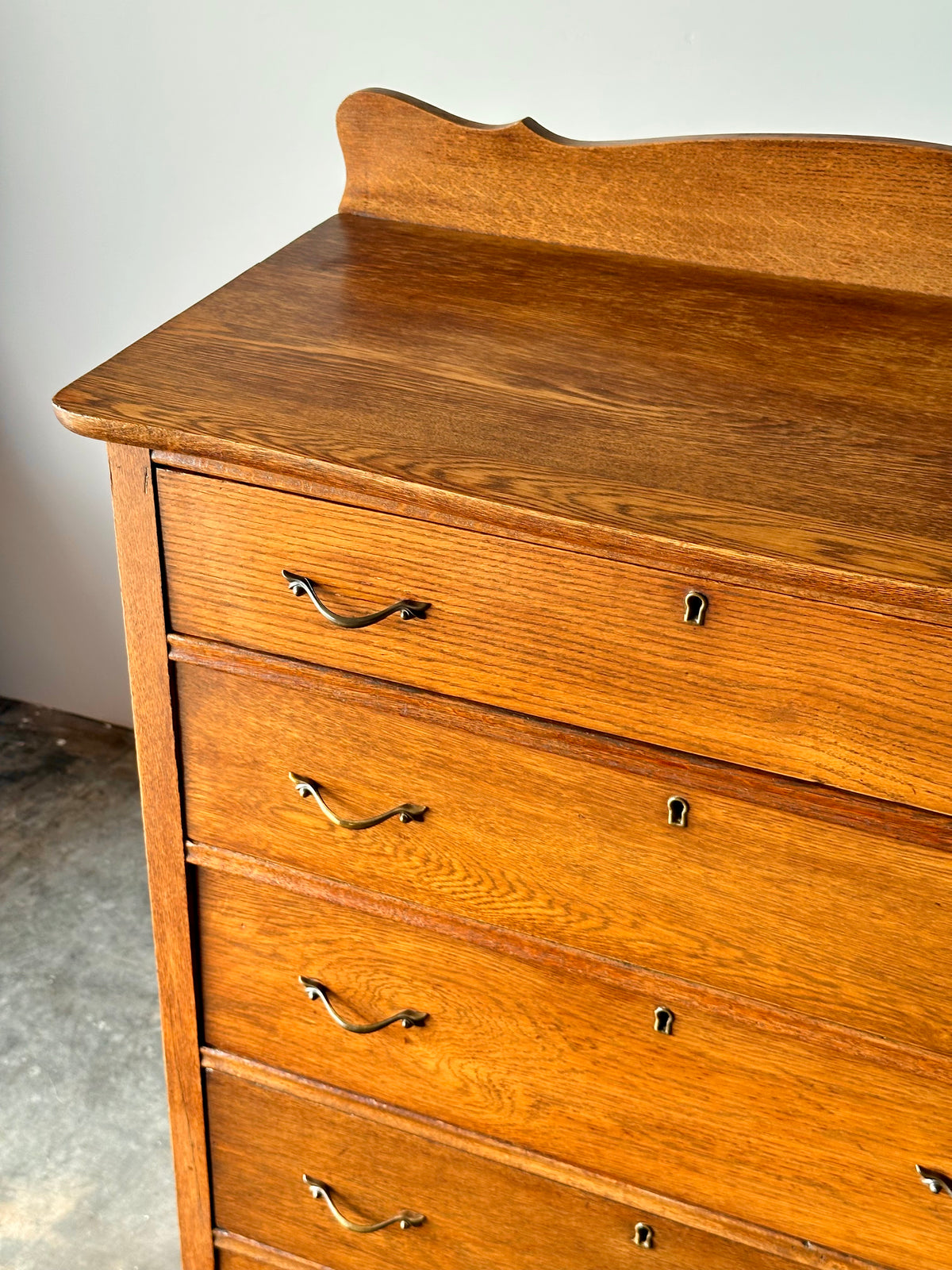 Antique Scalloped Quartersawn Golden Oak Chest of Drawers