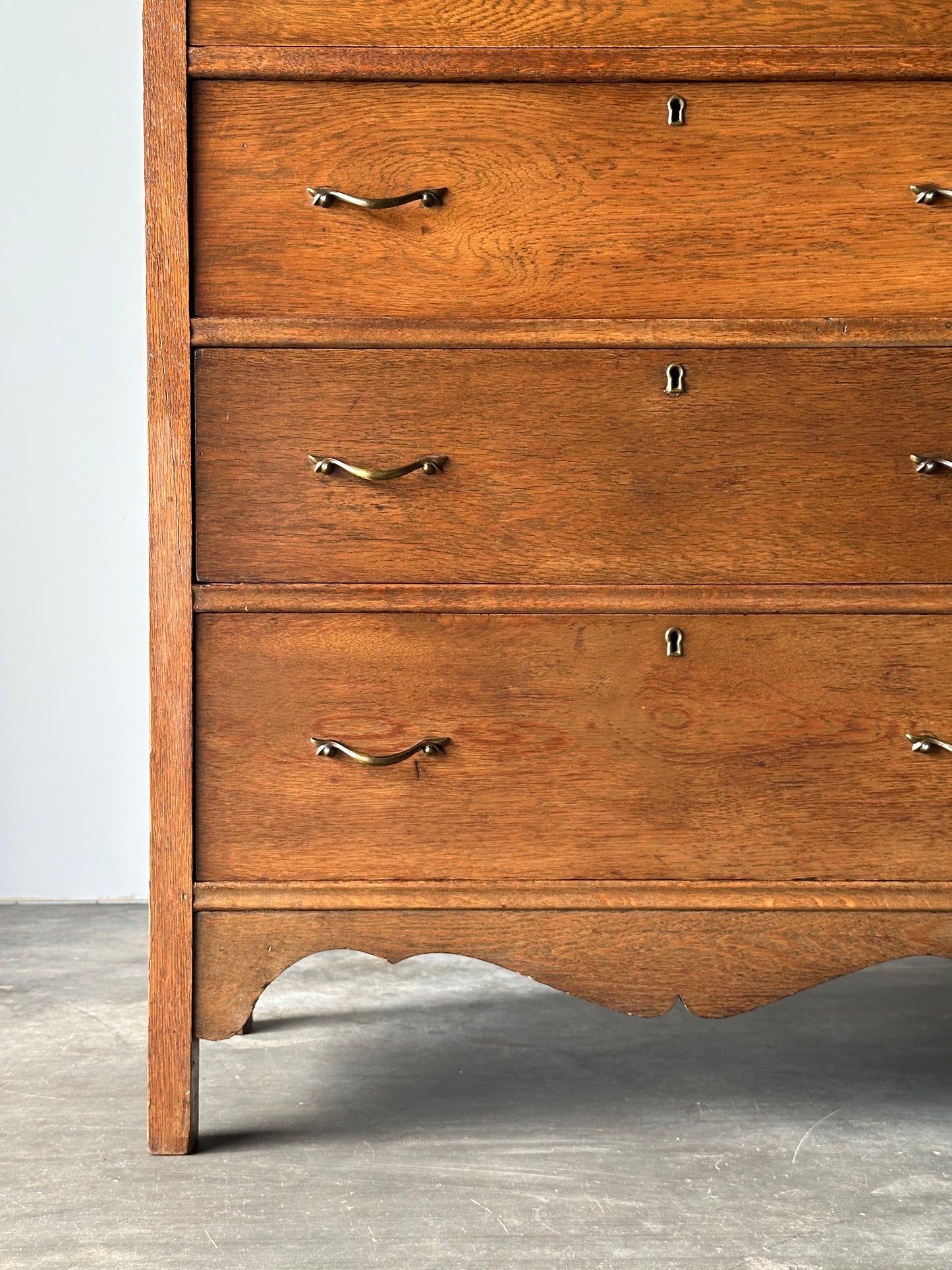 Antique Scalloped Quarter Sawn Golden Oak Chest of Drawers