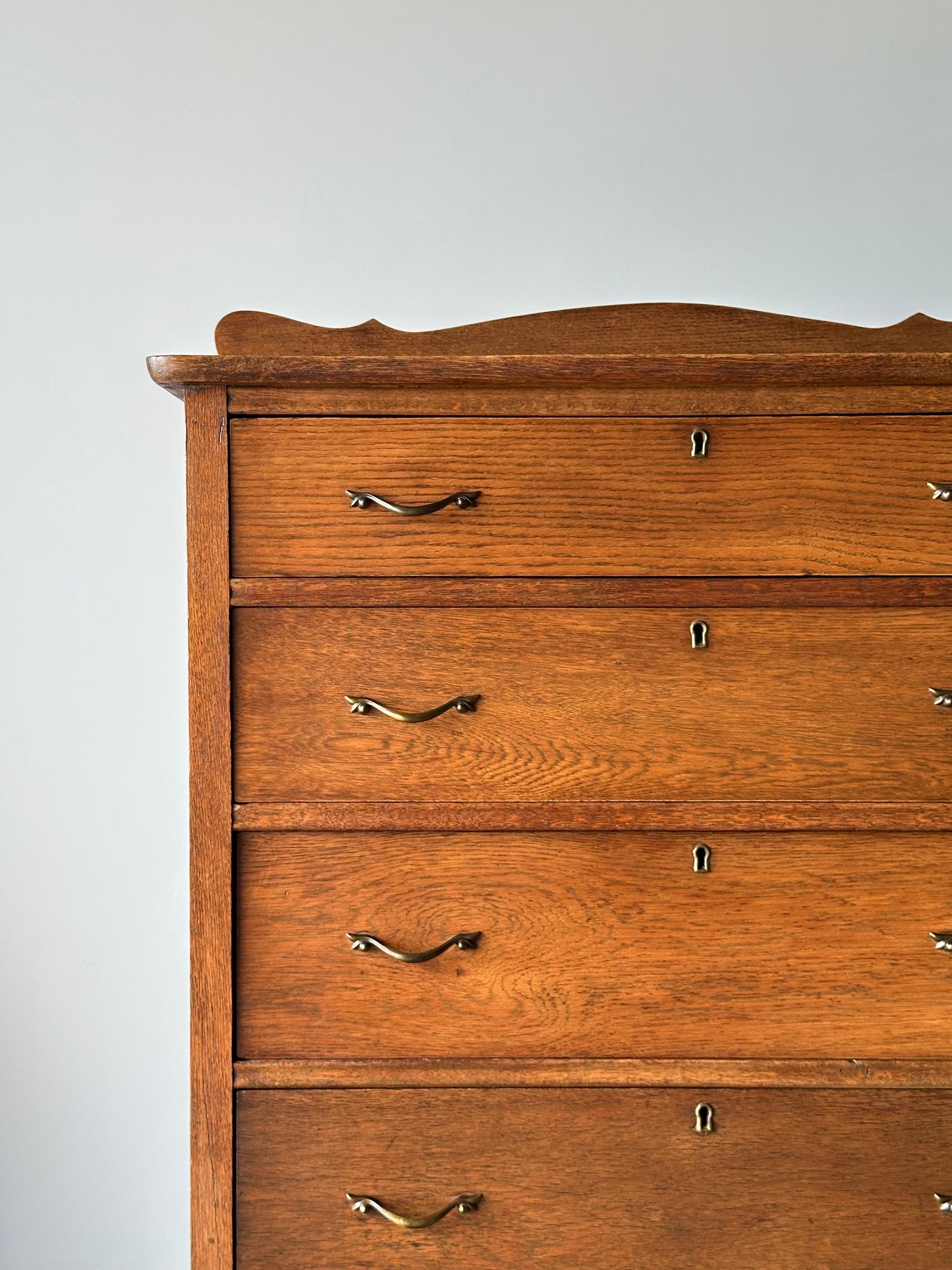 Antique Scalloped Quarter Sawn Golden Oak Chest of Drawers