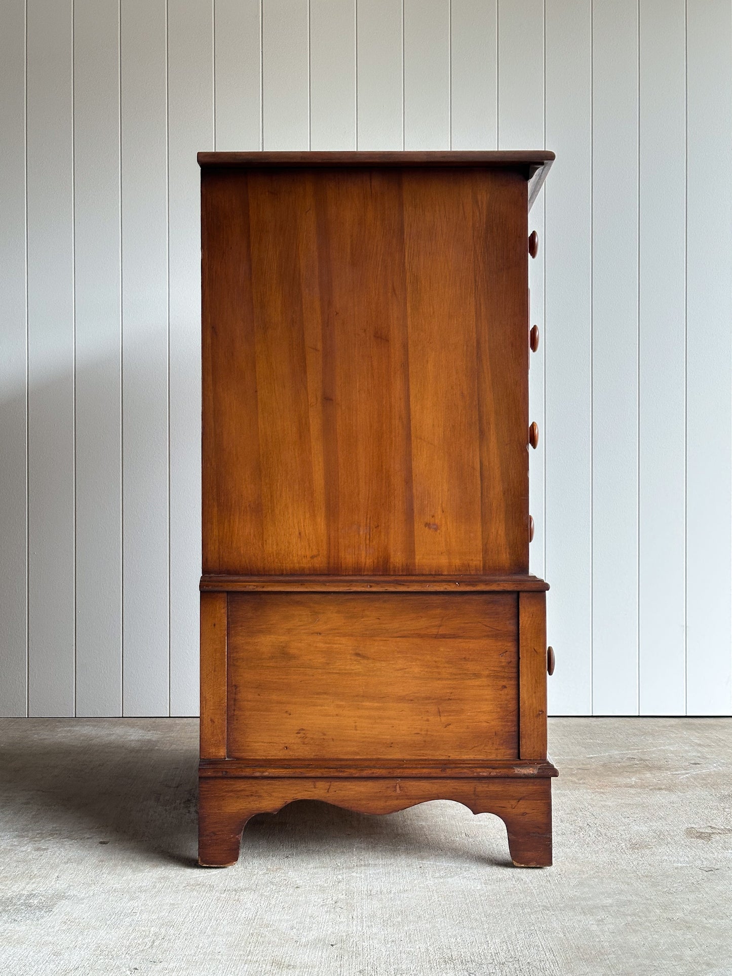 Vintage Transitional Chest of Drawers with Hidden Cedar Chest