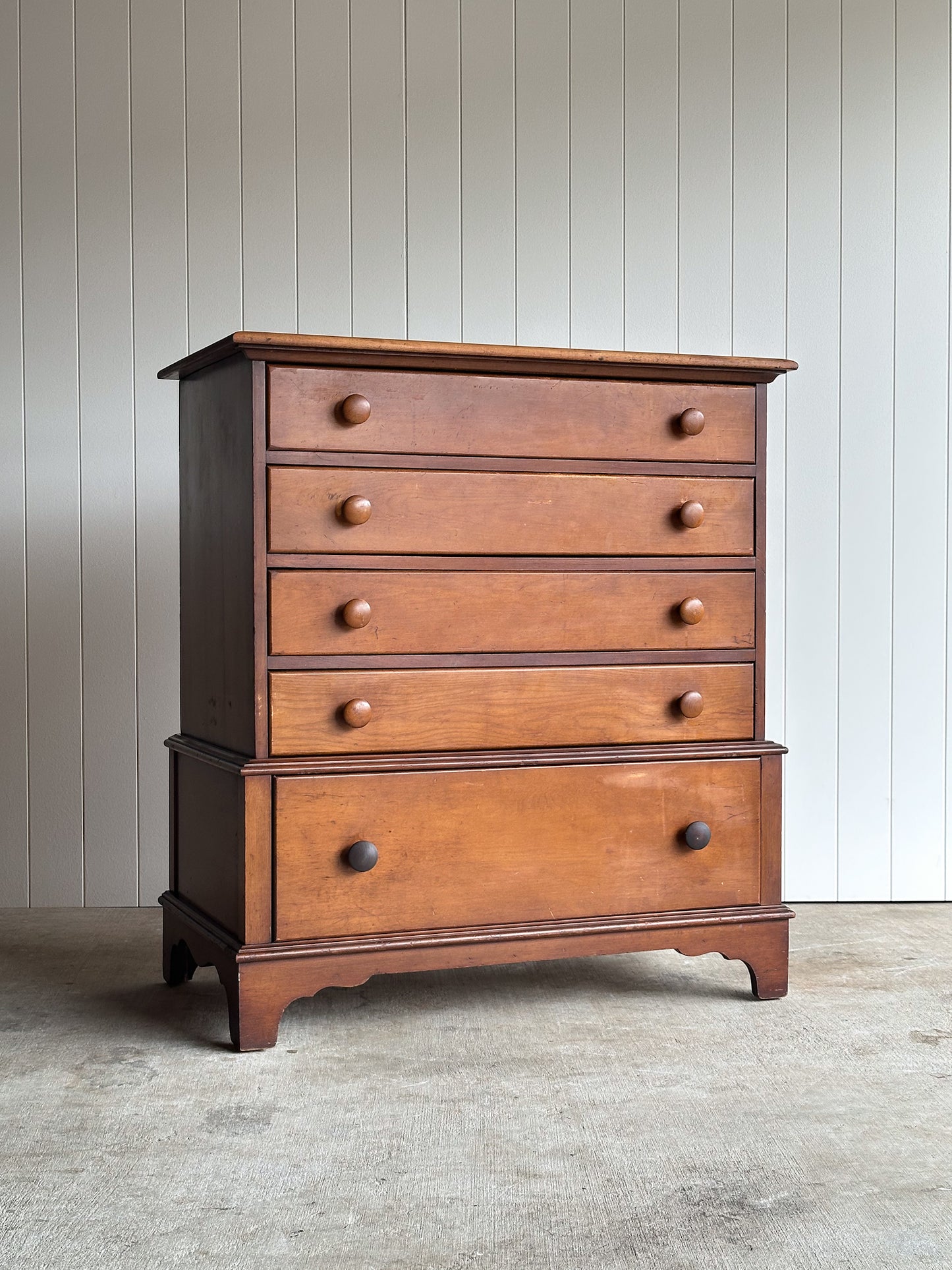 Vintage Transitional Chest of Drawers with Hidden Cedar Chest