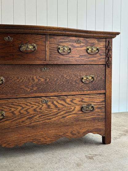 Antique Quarter-Sawn Oak Chest of Drawers with Serpentine Front