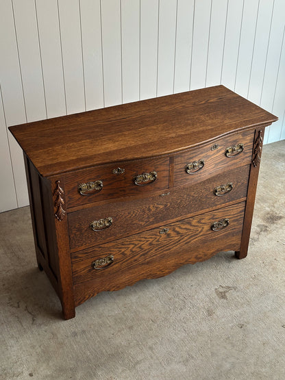 Antique Quarter-Sawn Oak Chest of Drawers with Serpentine Front