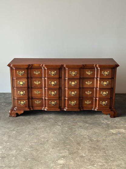 Vintage Georgian Serpentine Block-Front Mahogany 8-Drawer Dresser