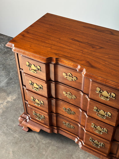 Vintage Georgian Serpentine Block-Front Mahogany 8-Drawer Dresser