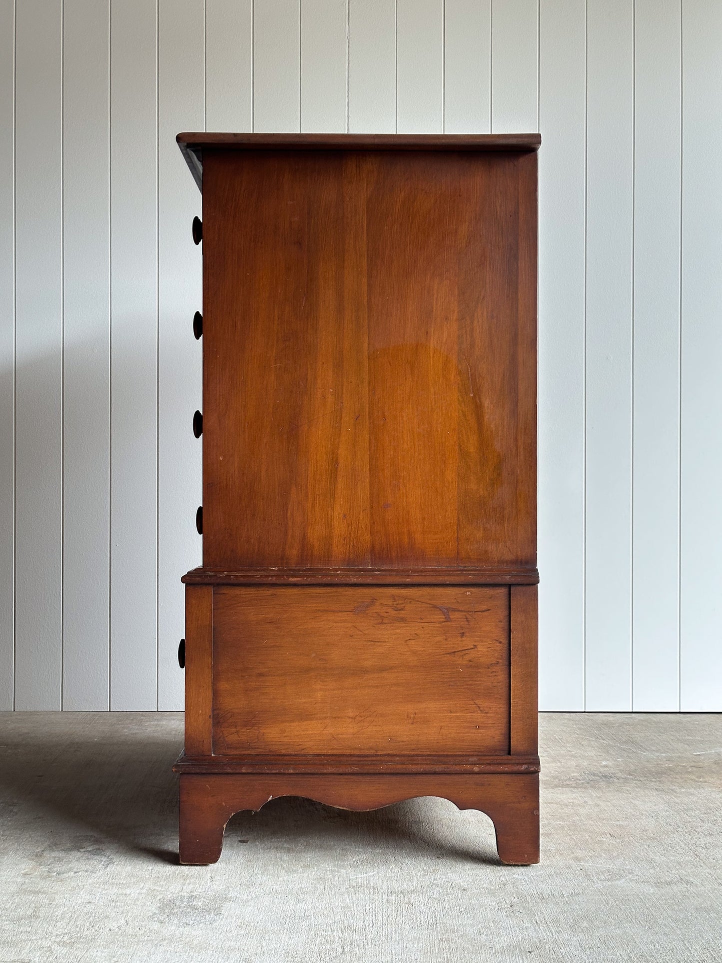 Vintage Transitional Chest of Drawers with Hidden Cedar Chest