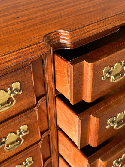 Vintage Georgian Serpentine Block-Front Mahogany 8-Drawer Dresser