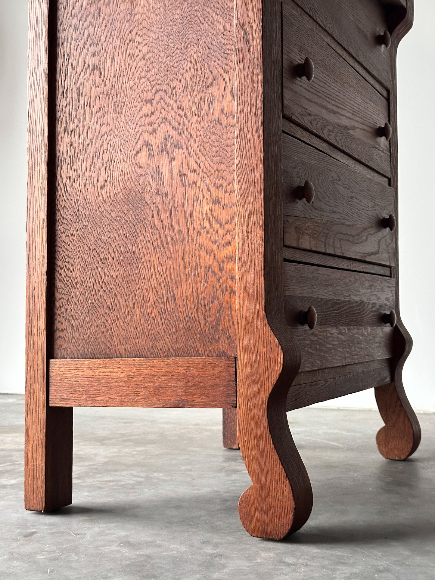 Quartersawn Oak Chest of Drawers, Turn-of-the-Century