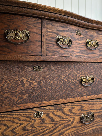 Antique Quarter-Sawn Oak Chest of Drawers with Serpentine Front