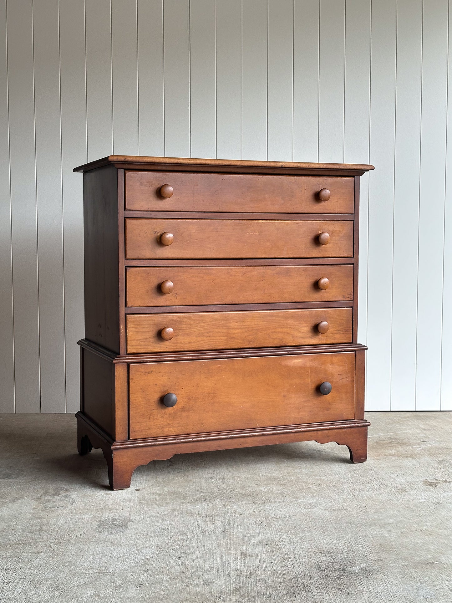 Vintage Transitional Chest of Drawers with Hidden Cedar Chest