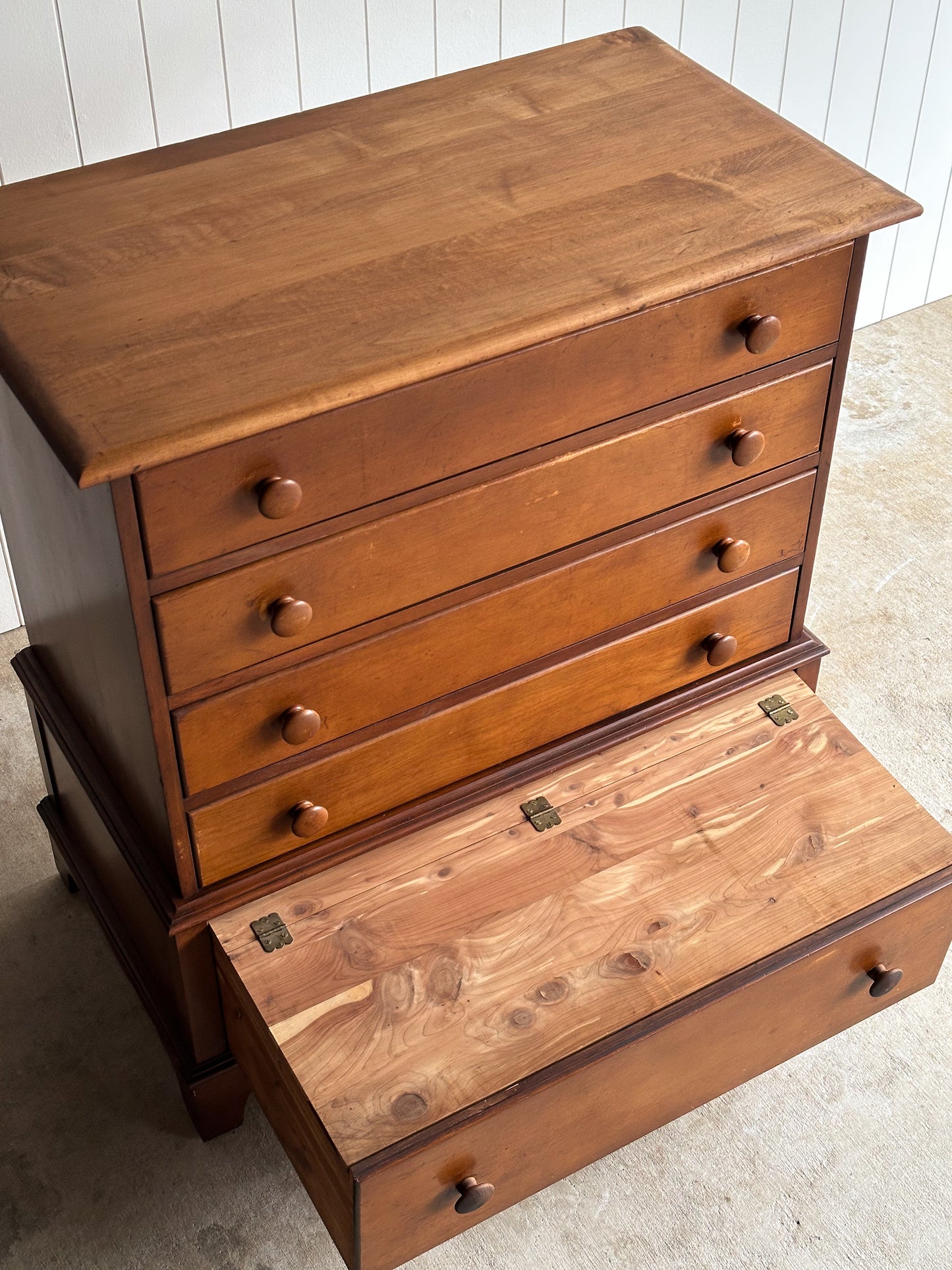 Vintage Transitional Chest of Drawers with Hidden Cedar Chest