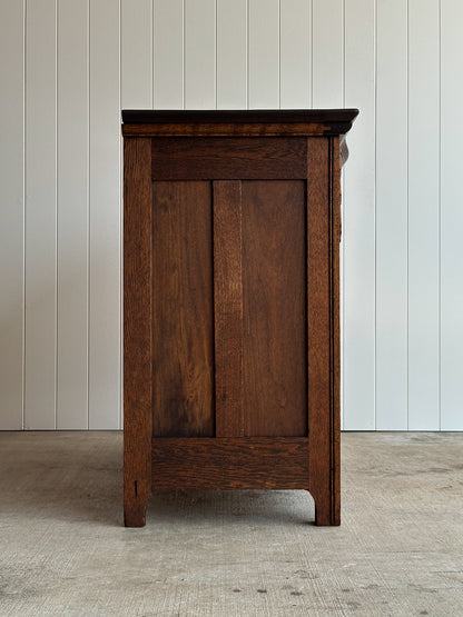 Antique Quarter-Sawn Oak Chest of Drawers with Serpentine Front
